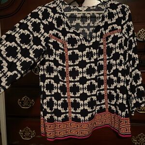 Women’s top size L fits like a medium